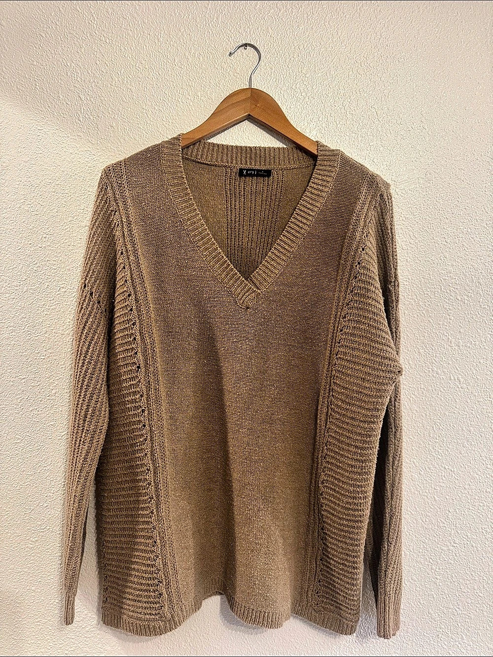 Very J  Women's Brown V-Neck Knit Sweater